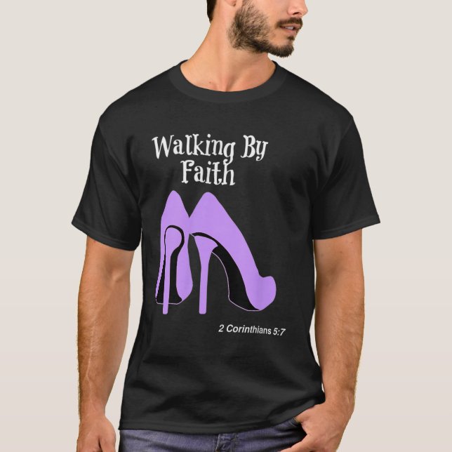 Walk By Faith Graphic Christian Design With Purple T Shirt (Framsida)