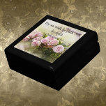 Walk by Faith Keepsakbox Minnesask<br><div class="desc">Vackra lackerade träpresentboxar med en keramiskt plattingång med inspirerande skript "För vi går i tro,  inte vid synen" - 2 Corinthians 5:7. En tankfull keepy för smycken,  draketer eller små skatter. En uppriktig gåva av uppmuntran och tro för födelsedagar,  studenten,  eller bara för att.</div>