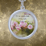 Walk by Faith Sterling Slever Plated Necklace Silverpläterat Halsband<br><div class="desc">Den här sterling silver-plattan runt halsbandet i blommigten har inspirerande skript: "För vi går i tro,  inte vid synen." 2 Corinthians 5:7. Ett vackert uttryck för tillit och uppmuntran,  perfekt för daglig bära eller gåva. Elegantens blommigt gör det till ett tankeväckande och upplyftande biet för henne.</div>