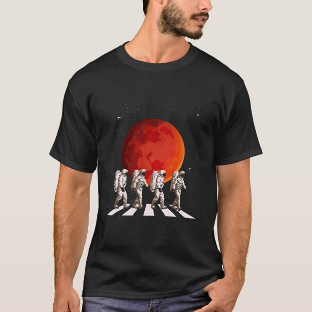 Walking Astronauts Space Planets Space Galaxy T Shirt (Framsida)