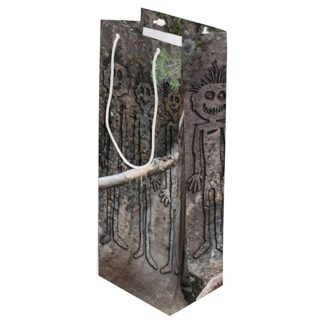 Walking Gigglers Petroglyph-natten (Framsidan Vinklad)