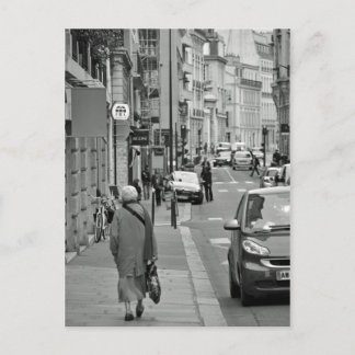 Walking i Paris Vykort