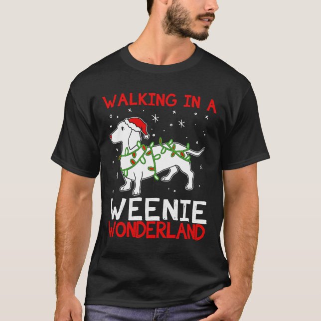 Walking In A Weenie Wonderland Christmas Dachshund T Shirt (Framsida)