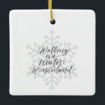 WALKING IN A WINTER WONDERLAND CHRISTMAS ORNATION JULGRANSPRYDNAD KERAMIK<br><div class="desc">Denna WALKING I ETT VINTERNWONDERLANDLINGSORNAMENT ÄR en underbar julklapp till en vän,  familjemedlem,  medarbetare osv.</div>