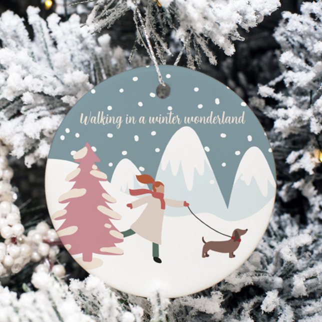 Walking in a Winter Wonderland Hund Pet themed Julgransprydnad Keramik (walking in a winter wonderland christmas holiday ornament featuring a woman walking her dog)