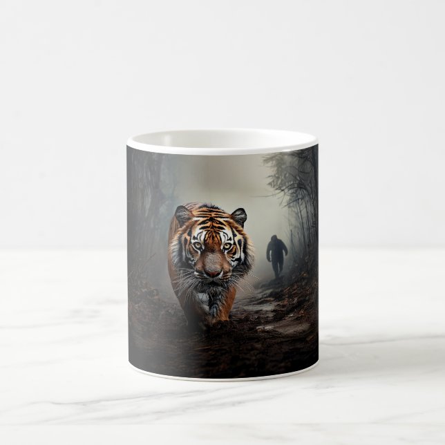 Walking Old Black and orange tiger surreal skog Kaffemugg (Center)