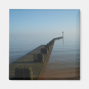 Walkway in i ett dimmigt hav magnet
