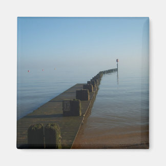 Walkway in i ett mistiskt hav magnet