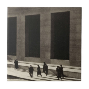 Wall Street (av Paul Strand, 1915) Keramiska platt Kakelplatta
