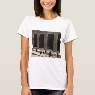 Wall street (av Paul Strand 1915) T Shirt