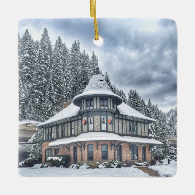 Wallace Idaho Depot i Winter Julgransprydnad Keramik (Framsida)