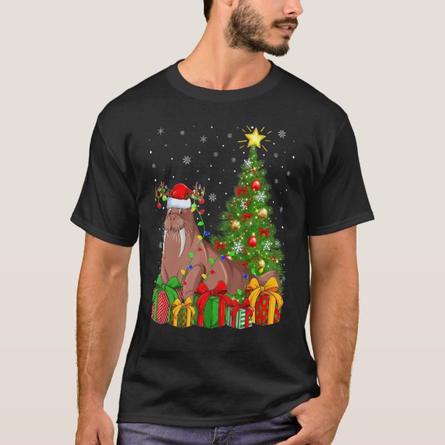 Walrus   Xmas Holiday Santa Walrus Christmas Tree T Shirt (Framsida)