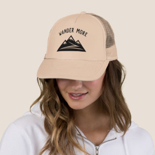 Wander More Mountaintop logotyp truckerkeps