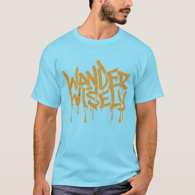 Wander Wisely T-Shirt (Framsida)