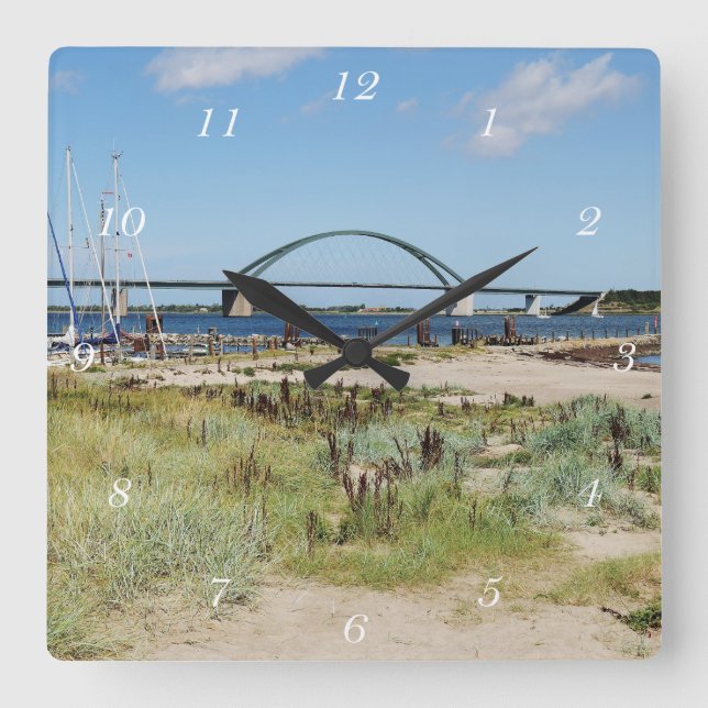 Wanduhr Fehmarnsundbrücke und Fehmarnsund Fyrkantig Klocka (Framsida)