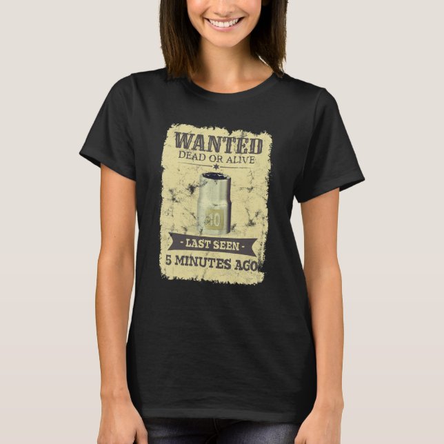 Wanted Dead Or Alive Last Seen 5 Minutes Ago Missi T Shirt (Framsida)