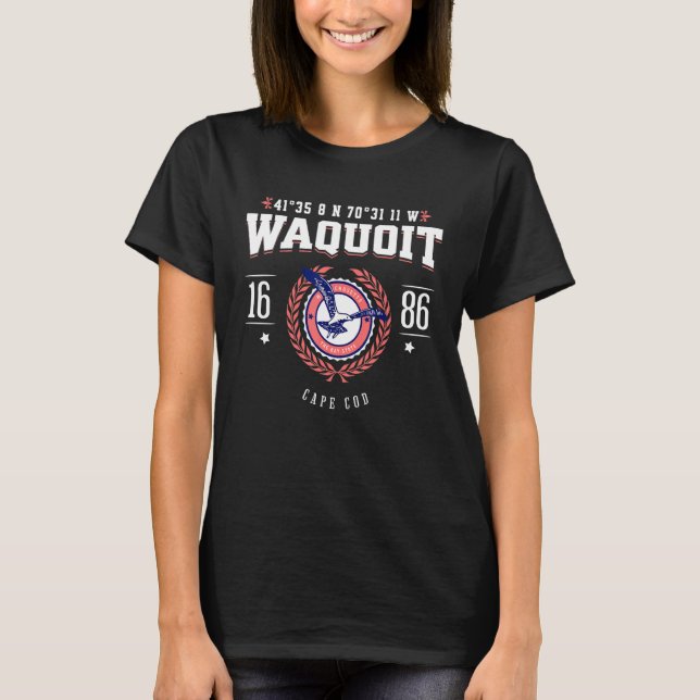 Waquoit Massachusetts Cape Cod MA Naustisk Strand  T Shirt (Framsida)