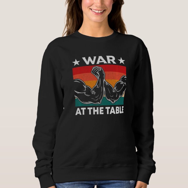 War At The Arm Wrestling Table Armwrestling Equipm T Shirt (Framsida)