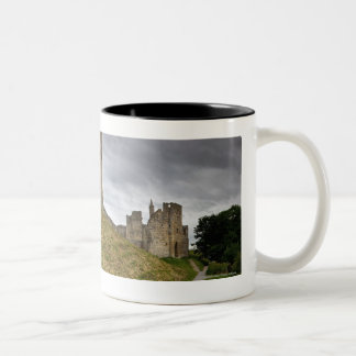 Warkworth slott i Northumberland, England Två-Tonad Mugg
