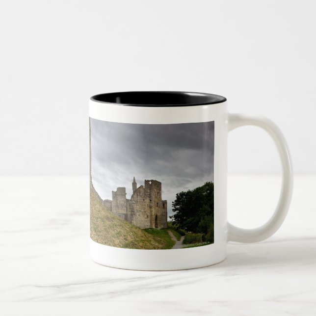 Warkworth slott i Northumberland, England Två-Tonad Mugg (Höger)