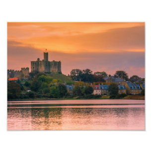 Warkworth Village and Castle vid sunset Fototryck
