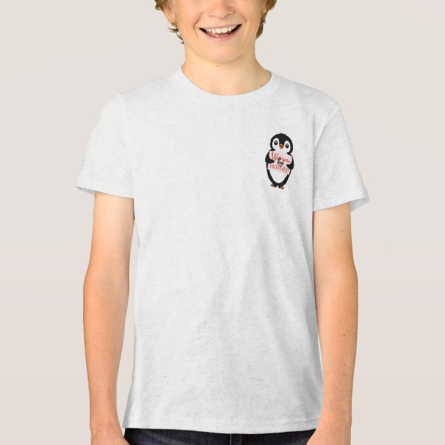Warm by nature: Adorable Penguin with Playful Text T Shirt (Framsida)