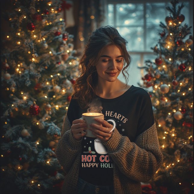 Warm Hearts Hot Cocoa Happy Holidays – Cozy T Shirt (Skapare uppladdad)