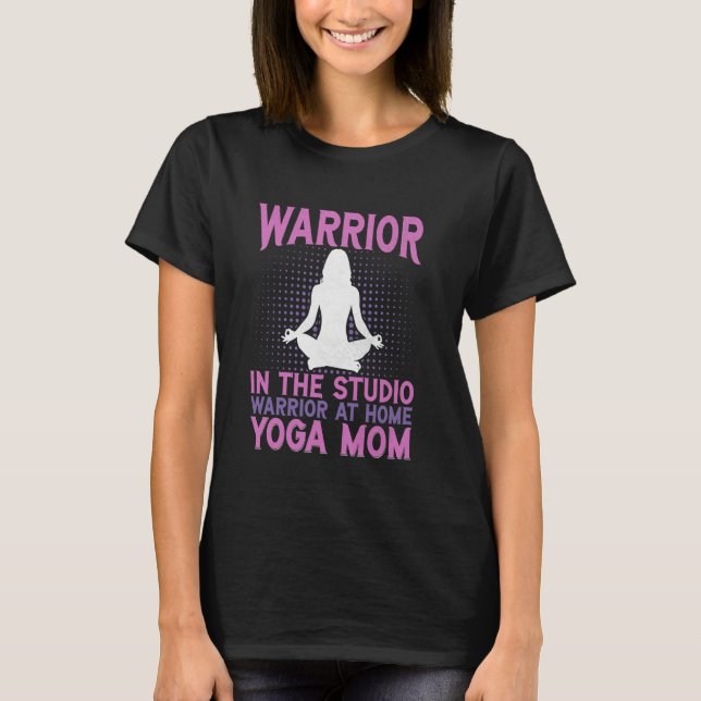 Warrior in Studio Warrior at Home Yoga Mamma T Shirt (Framsida)