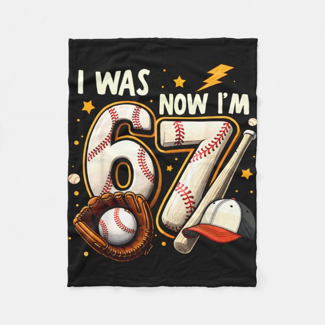 Was 6 7 birthday boy baseball funny 6 7 meme kids fleecefilt (Framsidan)
