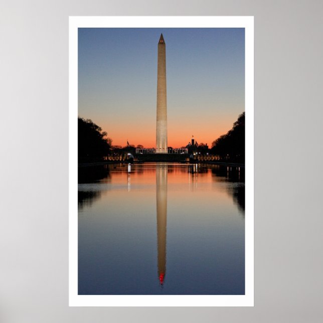 Washington Monument och reflektion vid Sunset Poster (Framsidan)