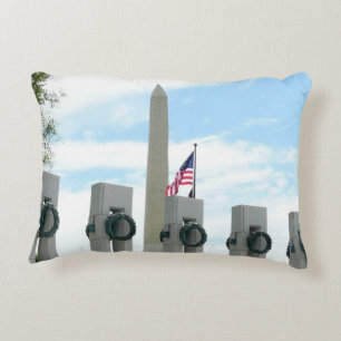 Washingtonmonumentet och WWII-minnesmärket i DC Prydnadskudde