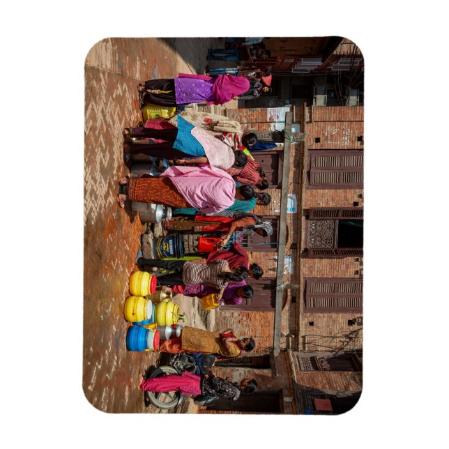 Wasserholen in Bhaktapur Nepal Magnet (Vertikal)