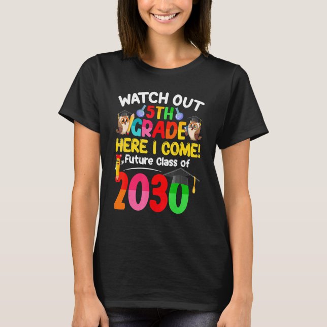 Watch Out 5th Grade Here I Come Future Class 2030  T Shirt (Framsida)