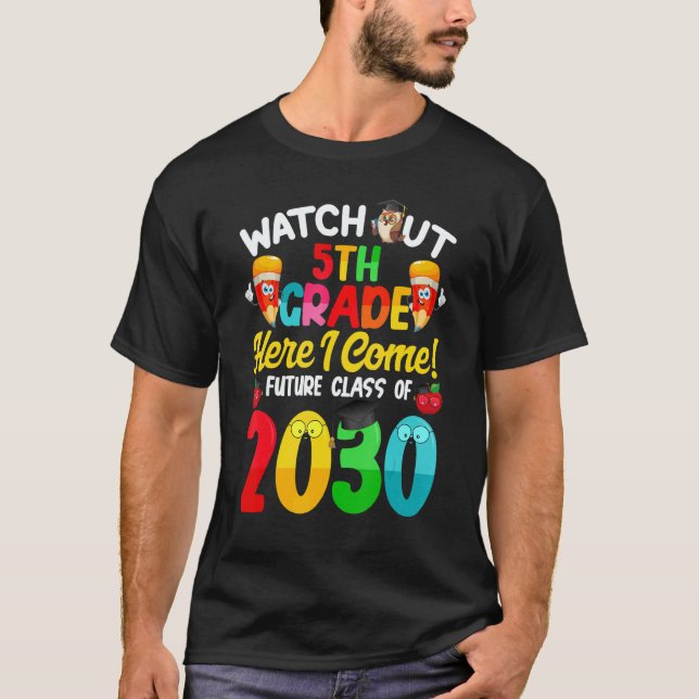 Watch Out 5th Grade Here I Come Future Class 2030  T Shirt (Framsida)