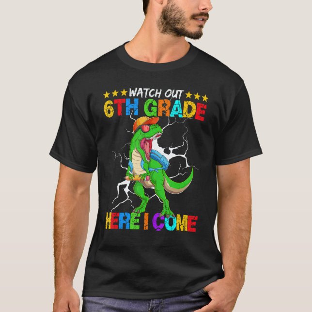 Watch Out 6th Grade Here I Come Dinosaur Back To S T Shirt (Framsida)