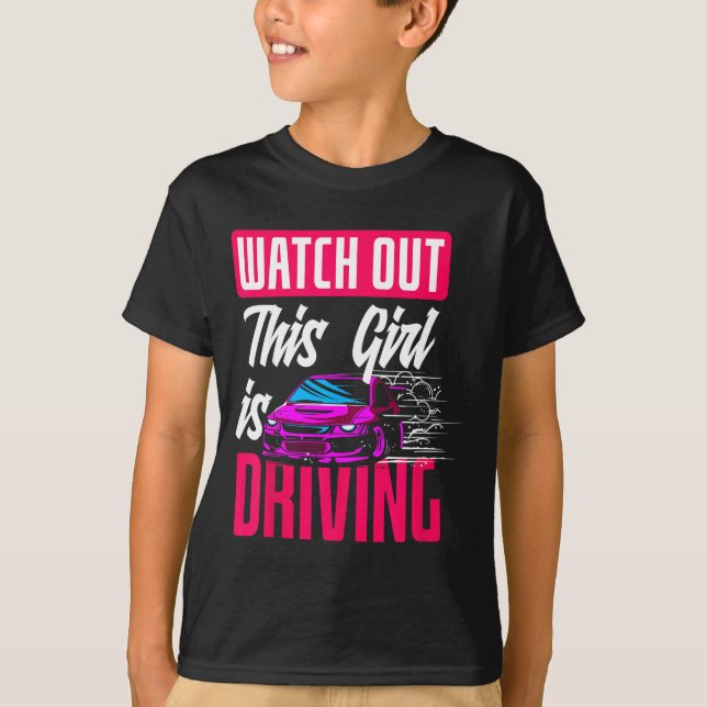 Watch Out This Girl Is Driving Funny New Driver  T Shirt (Framsida)