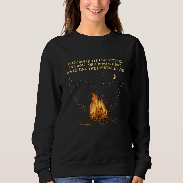 Watching the Evidence Burn Camping  Camper Humor T Shirt (Framsida)