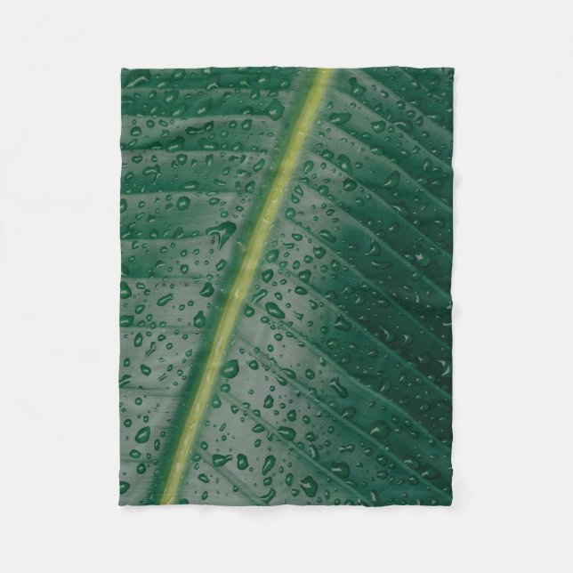 Water droplets on banana leaf fleecefilt (Framsidan)