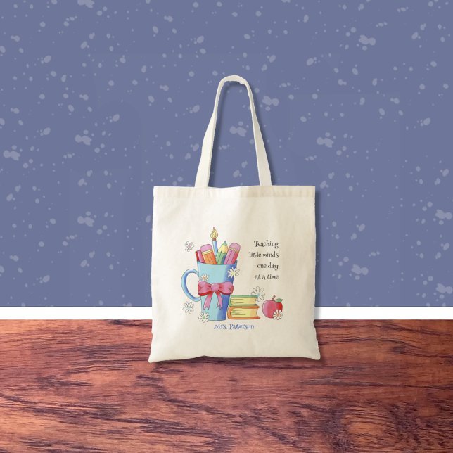Watercolor Art Teacher Tote Bag med offert Tygkasse (Lovely teacher tote bag with a whimsical watercolor illustration and a space for your favorite quote)