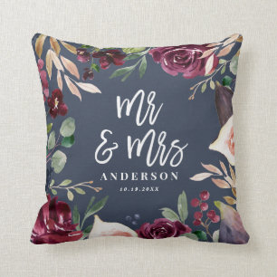 Watercolor blommigt + script bröllop Mr & Mrs. Kudde
