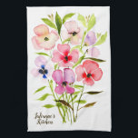 Watercolor Blommigt Söt Wildblommor Personlig Kökshandduk<br><div class="desc">Den här vackra diskhandduken kommer att brista vilket kök som helst. Utformningen har en vacker bukett med vilda blommor med vattenfärg i rosa,  rött,  lila,  blått och persikor. Det finns utrymme för att anpassa det med kockens namn. Underbart hemmauppvärmningspremie för alla som gillar att laga mat.</div>