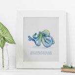 Watercolor Blue Octopus, väggkonstbeläggning Poster<br><div class="desc">Perfekt för grader, badrum och bostadsområden på ditt tropiska strandhem. Den här stora motiveringsdelen poster en kopia av min originalhandmålade vattenfärgsbläckfisk i blåa och gröntar. Mitt citat "Innan du kommer ut i världen, ta tid att komma in i det här ögonblicket" står i trendiget blue sans serif typography. Den charmerande...</div>