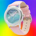 Watercolor Blue White Ocean Wave Anpassningsbar Ph Armbandsur<br><div class="desc">Vattentärsfärg Blå havets våg Anpassningsbar Foto Namn Upplev havets skönhet med vår handmålade personlig Vattenfärgad Blå havsvågsamling. Anpassa dina favoritprodukter, inklusive nyckelkedjor, kanvastryck, väggkonst, poster halsband, t-shirts, klockor, klockor med mera, med ditt eget foto och namn. Varje objekt visar en förbluffande vattenfärgsbild av blått och vitt vågar, vilket gör att...</div>