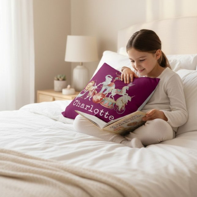 Watercolor Circus Animals Juggling Elephant Design Kudde (Skapare uppladdad)