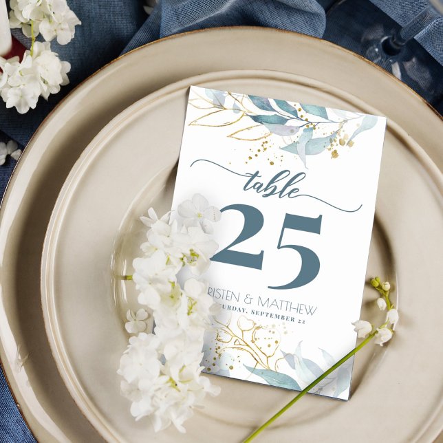 Watercolor Dusty Blue Guld Blommigt Elegant bröllo Bordsnummer (Elegant dusty blue greenery with gold accent makes this the perfect table card for your boho wedding)