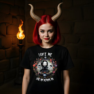 Watercolor Gothic Girl med Kärlek-citat T Shirt