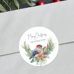 Watercolor jul Bullfinch Winter Bird Runt Klistermärke<br><div class="desc">Använda dessa vackra julklistermärken för personlig av höns som kuvert på sälar eller på helgdag,  med en söt vattenfärgad bullfink som genomkorsas på en krans av grönt,  löv och bär från gräs.</div>