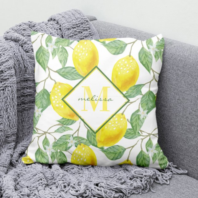 Watercolor Lemon Träd Mönster Namn och Monogram Kudde (Add a touch of ZEST to any room with our modern Lemons Pattern and Monogram Throw Pillow! )