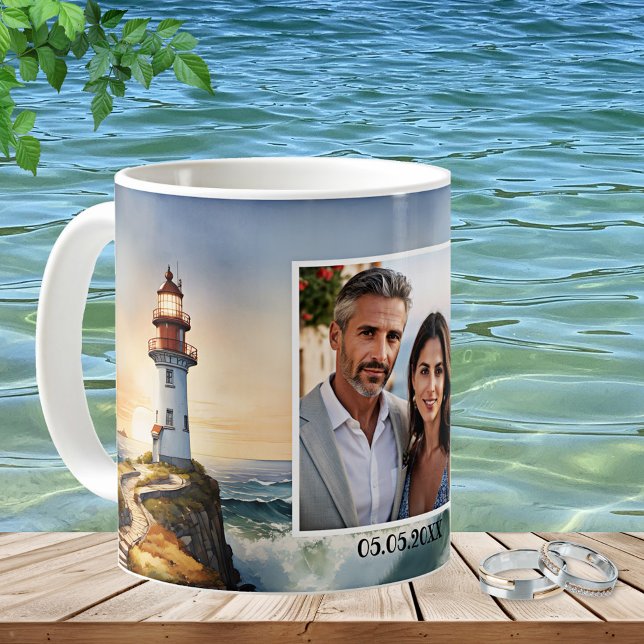 Watercolor Lighthouse Bröllop Photo Mugg (Wedding photo mug showing a watercolor painting of a lighthouse at sunset - wedding favor - keepsake)