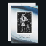 Watercolor Lycklig Hanukkah-kort Julkort<br><div class="desc">Ett fantastiskt sätt att skicka Hanukkah hälsning i julhelg. Det här blå och vita Hanukkah-fotokortet kommer att charma din familj och dina vänner. Sök efter produkter från Parcel Studios.</div>